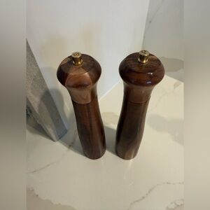 Wooden Salt and Pepper Grinder Set